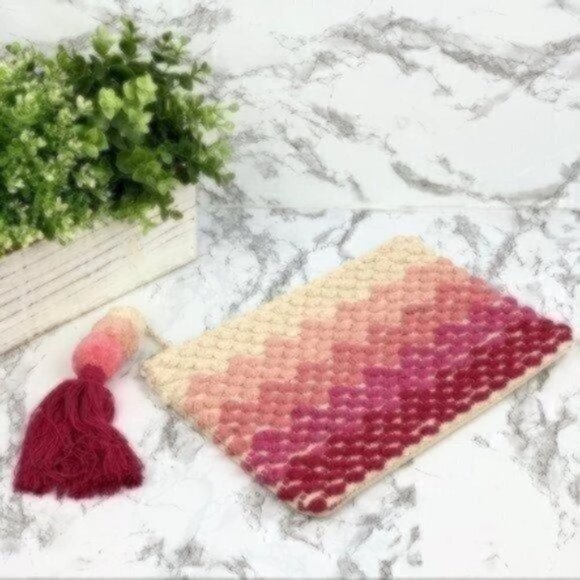New! Pink Ombré Woven Clutch - Picture 4 of 6